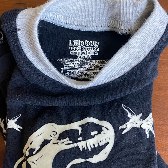 2t Dinosaur pajamas lot, various brands (see photos) - Picture 9 of 9